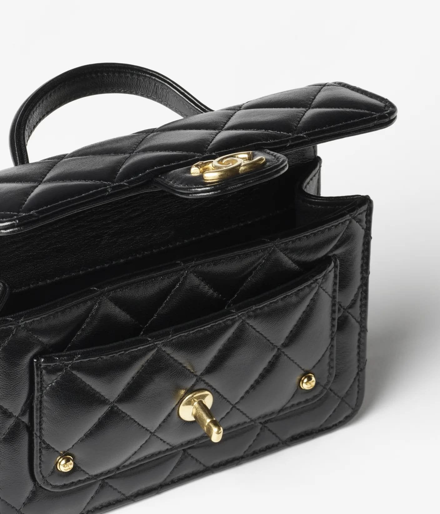Chanel Clutch with chain