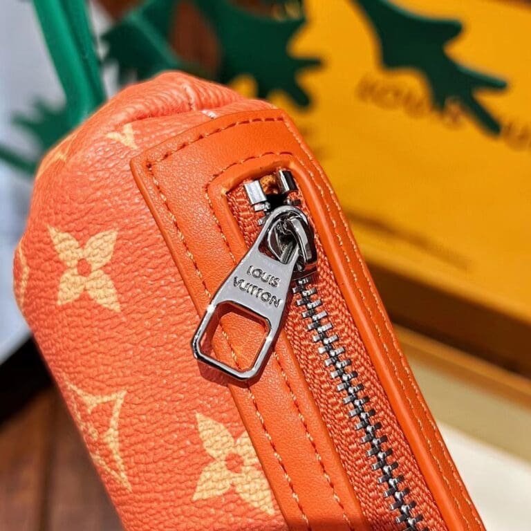 Louis Vuitton Carrot pouch M80851
