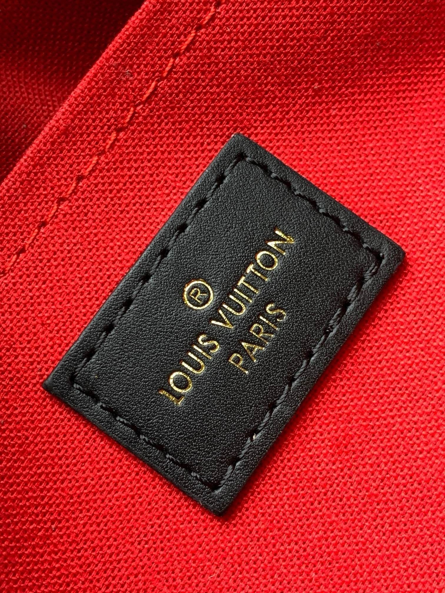 Louis Vuitton M46653 OnTheGo East West