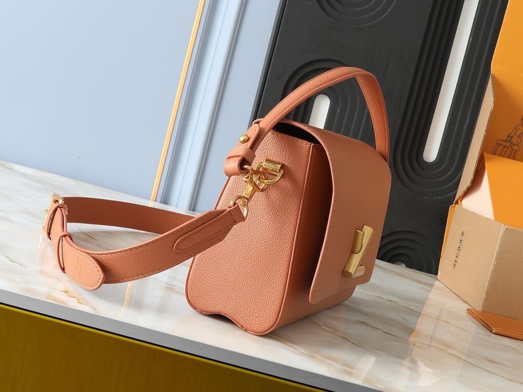 Louis Vuitton M24640 Soft Twist