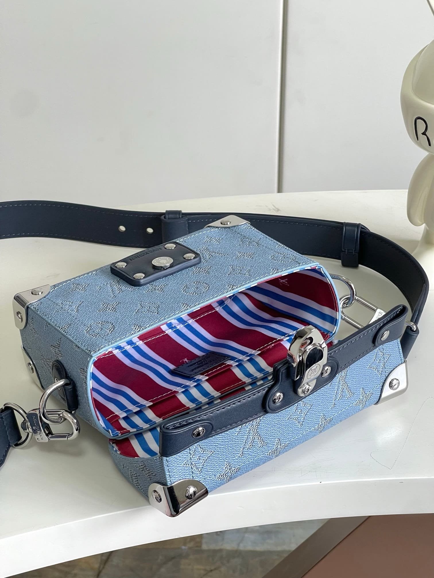 Louis Vuitton M15035 Soul Trunk Bag