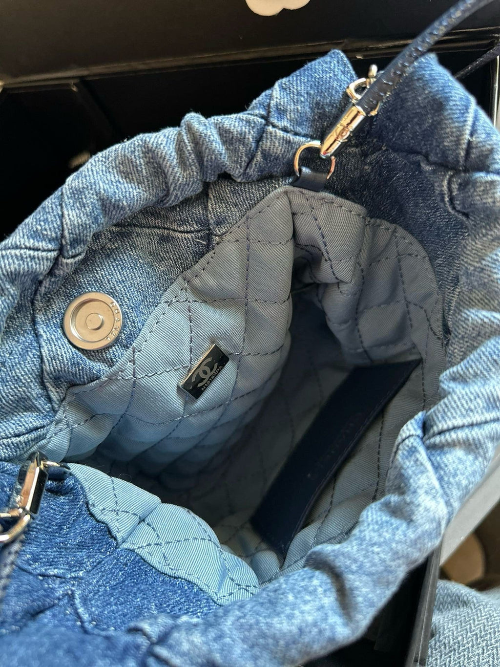 CHANEL 22 mini handbag