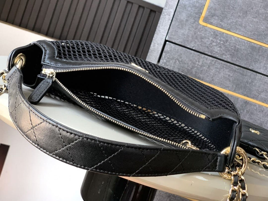 Chanel Spring-Summer 2025 Clutch with Chain