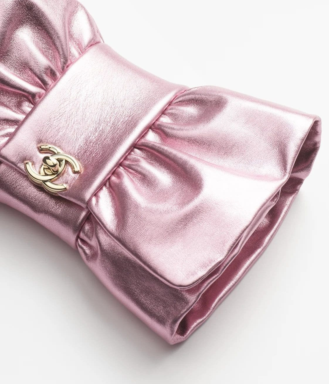 CHANEL Clutch Metallic Lambskin & Gold-Tone Metal Pink