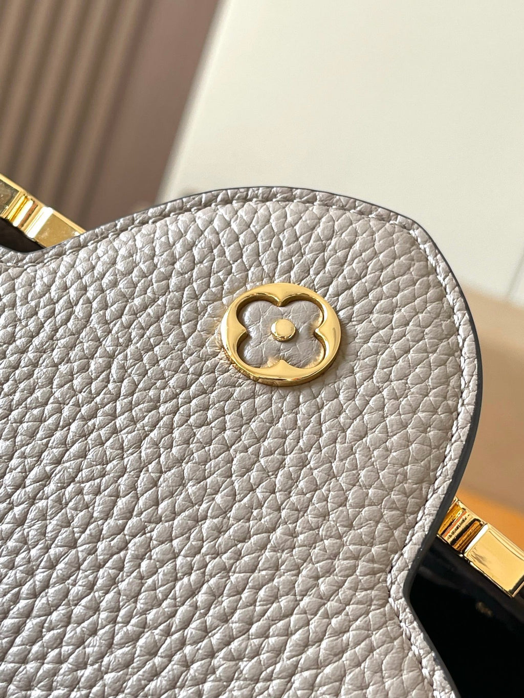 Louis Vuitton M23331 Capucines BB