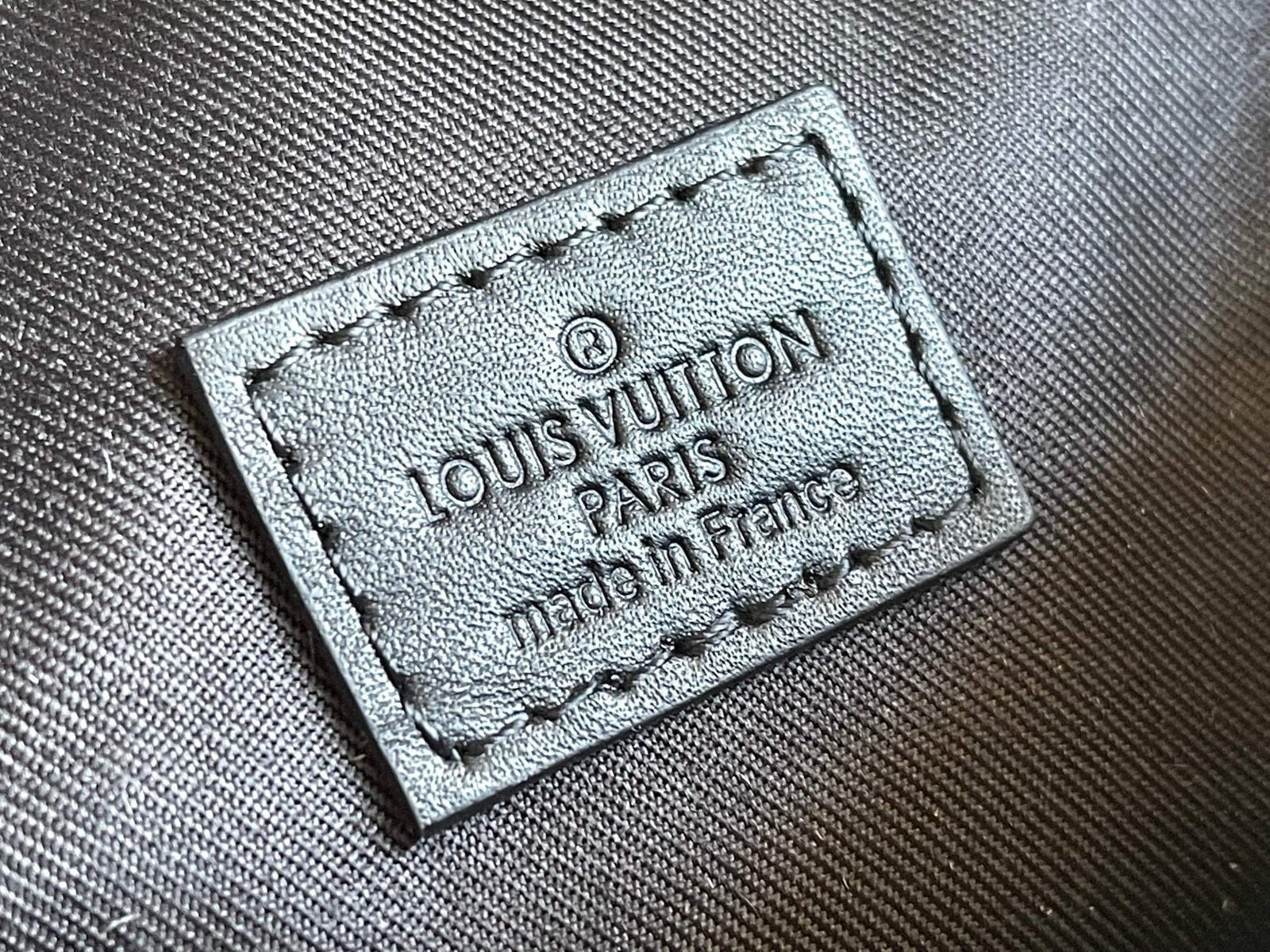 Louis Vuitton M46035 Discovery Bumbag PM