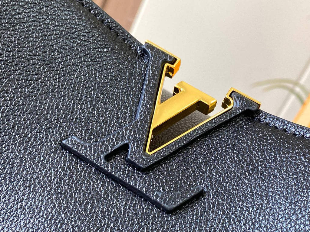 Louis Vuitton M24607 Large CAPUCINES SOUPLE BAG