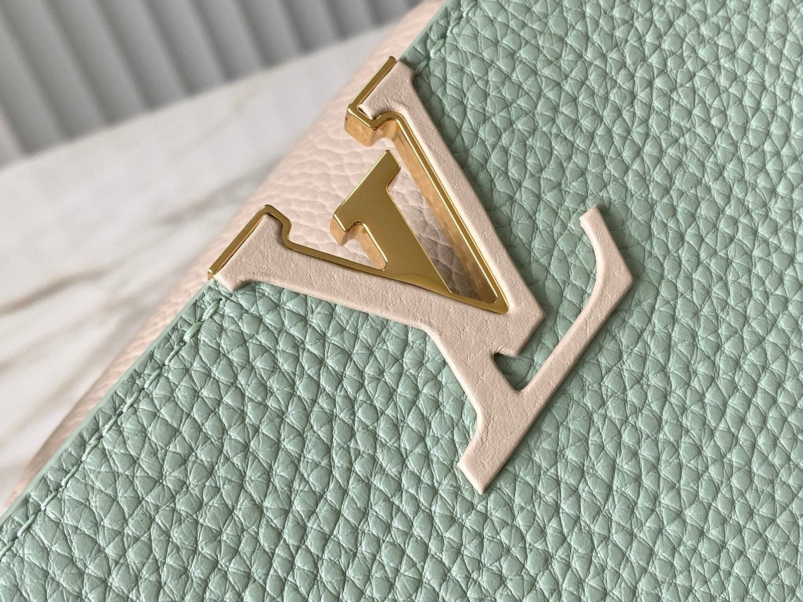 Louis Vuitton M24471 Capucines BB
