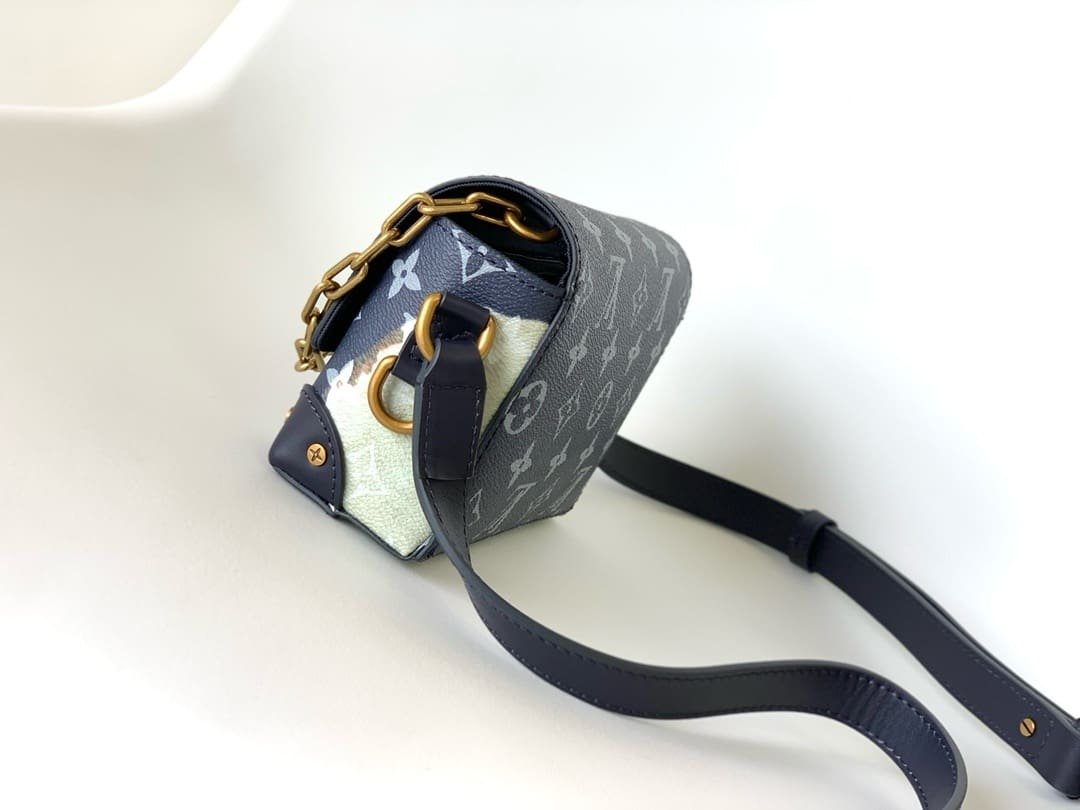 Louis Vuitton M82900 Steamer Wearable Geldbörse