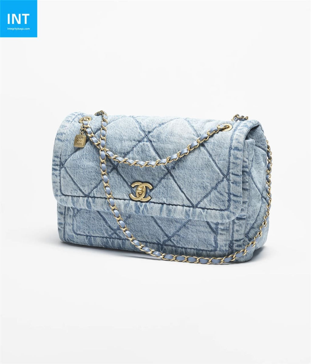 Chanel Maxi Flapbag
