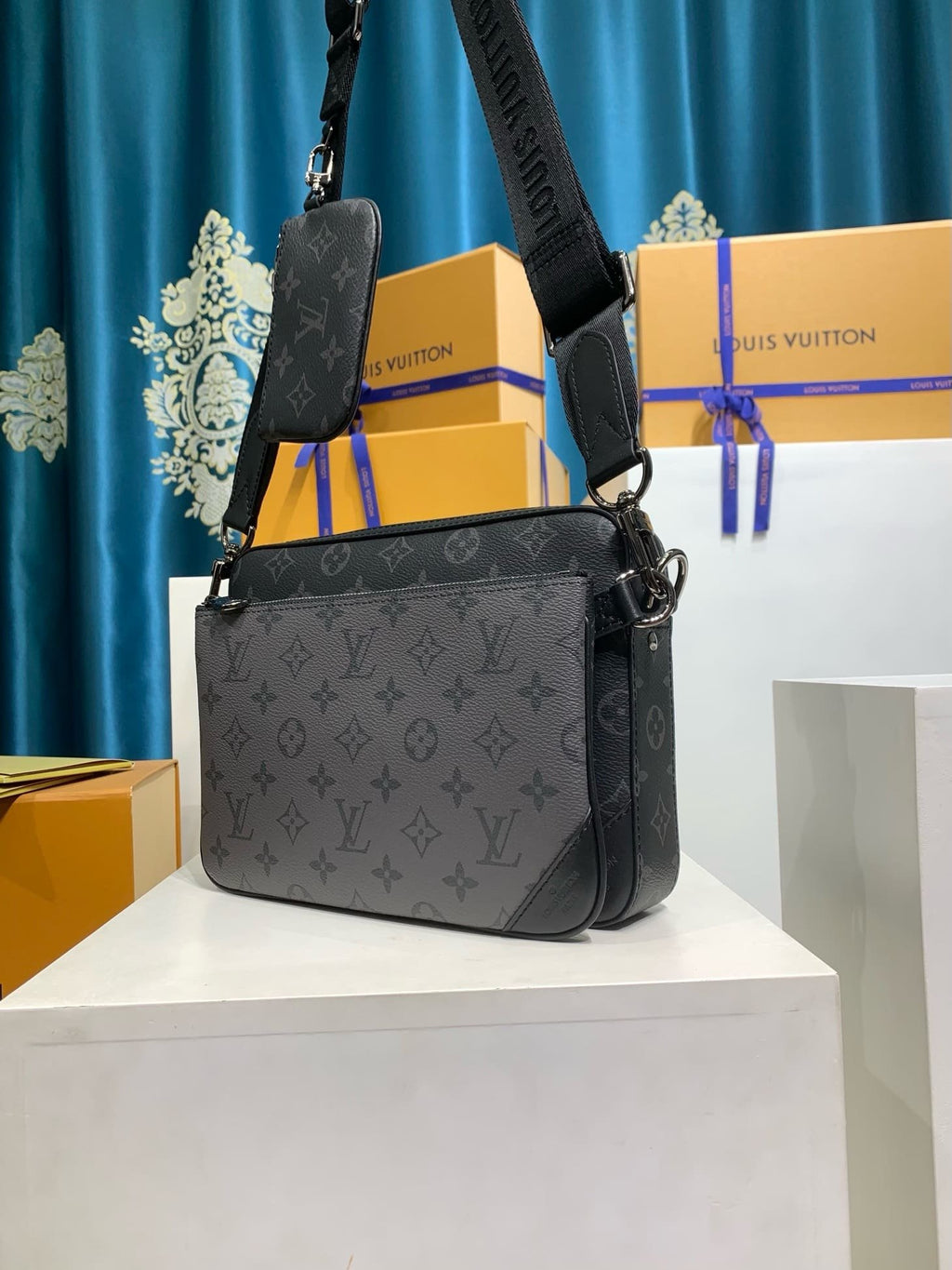 Louis Vuitton M69443 Trio Messenger
