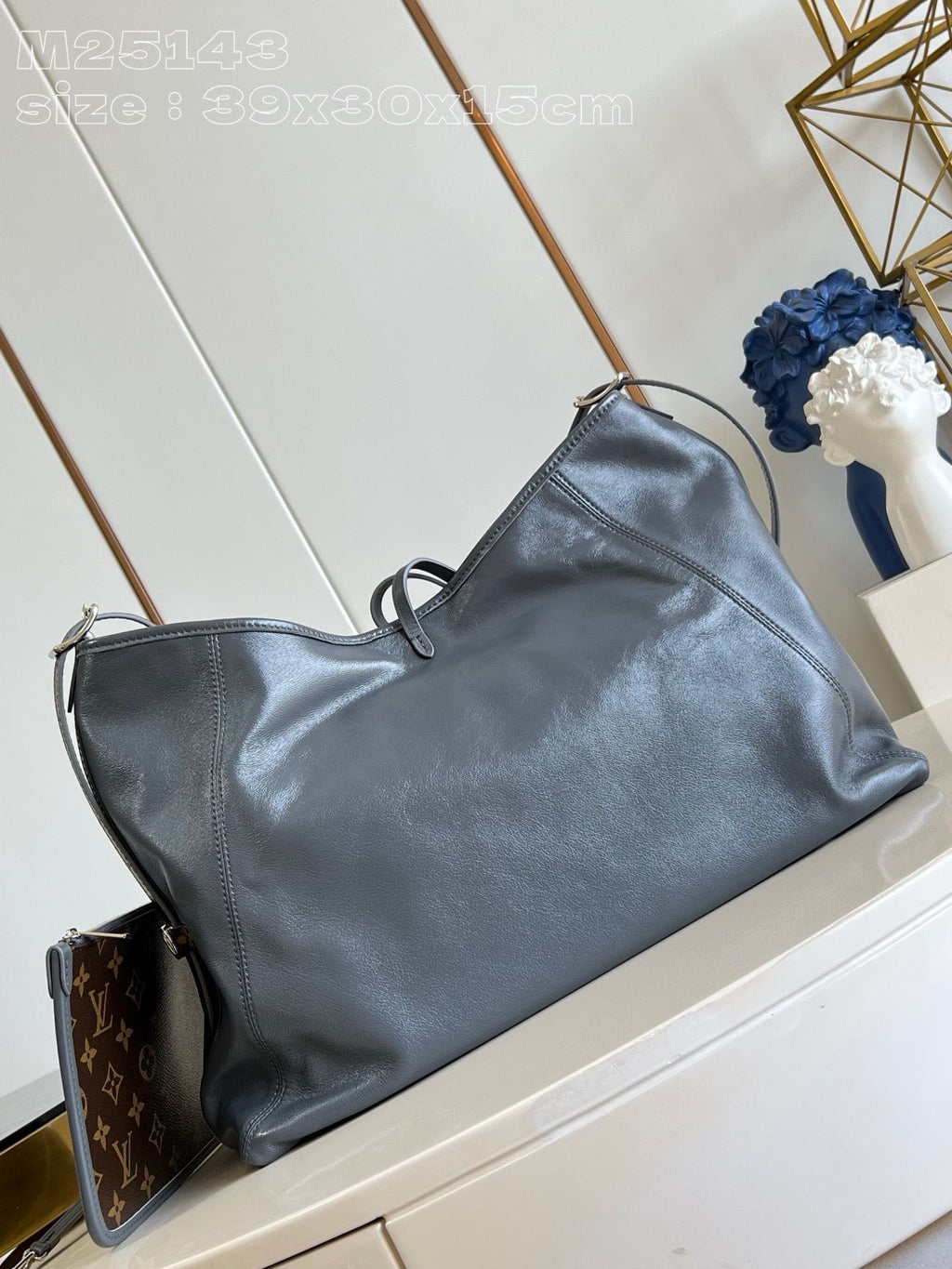 Louis Vuitton M12583 CarryAll Dark MM