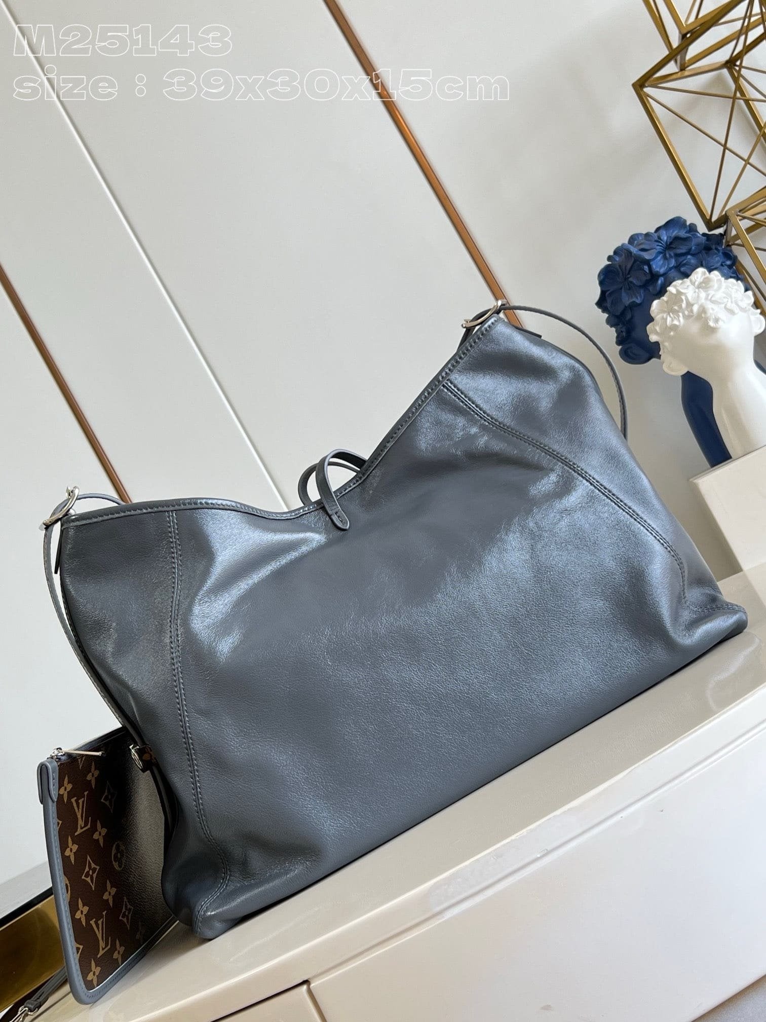 Louis Vuitton M12583 CarryAll Dark MM