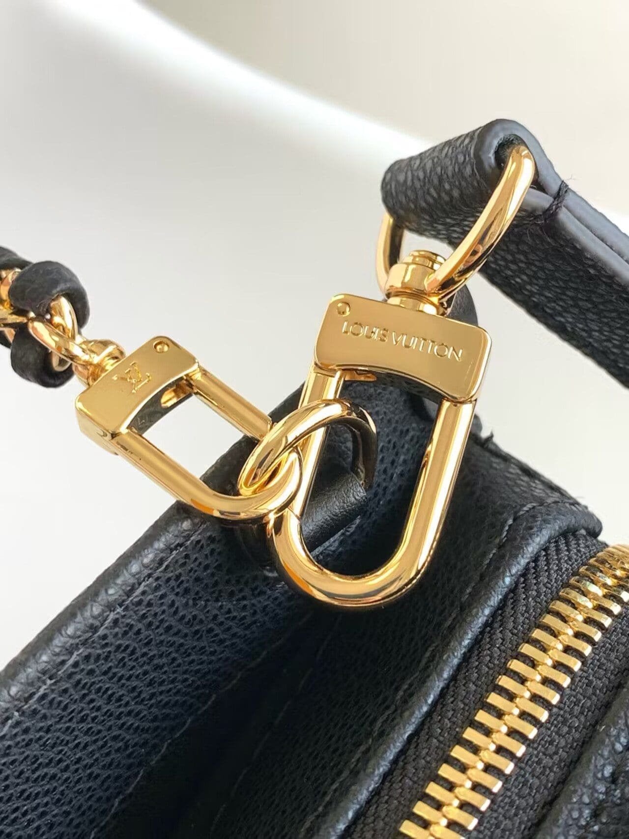 Louis Vuitton OnTheGo East West M23640