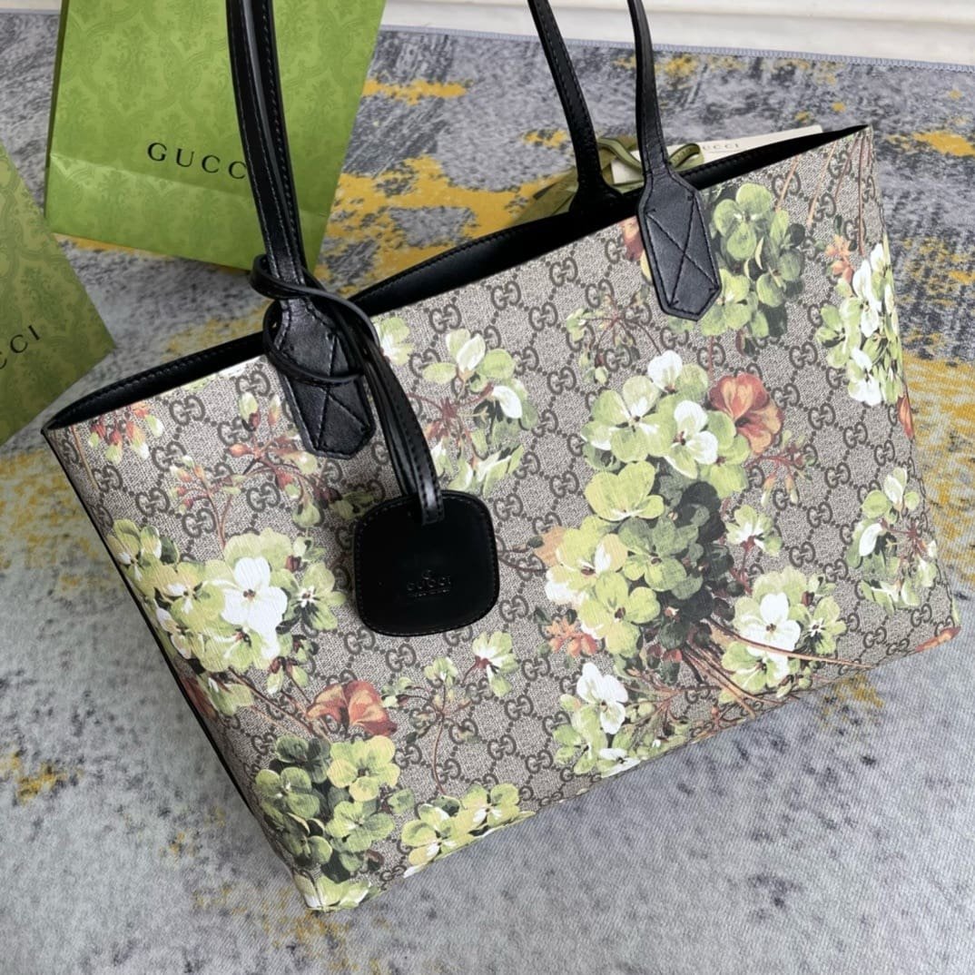 GUCCI  Supreme Monogram Blooms Medium Reversible Tote