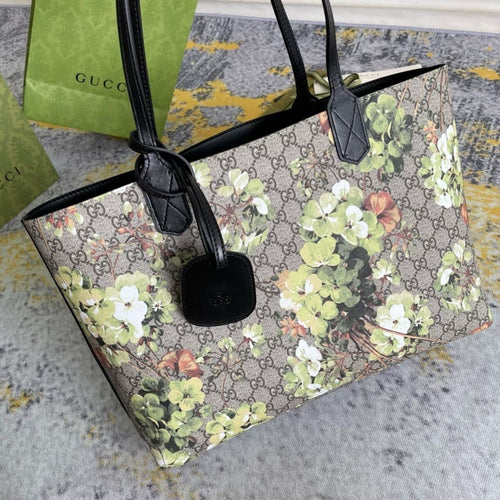 GUCCI  Supreme Monogram Blooms Medium Reversible Tote