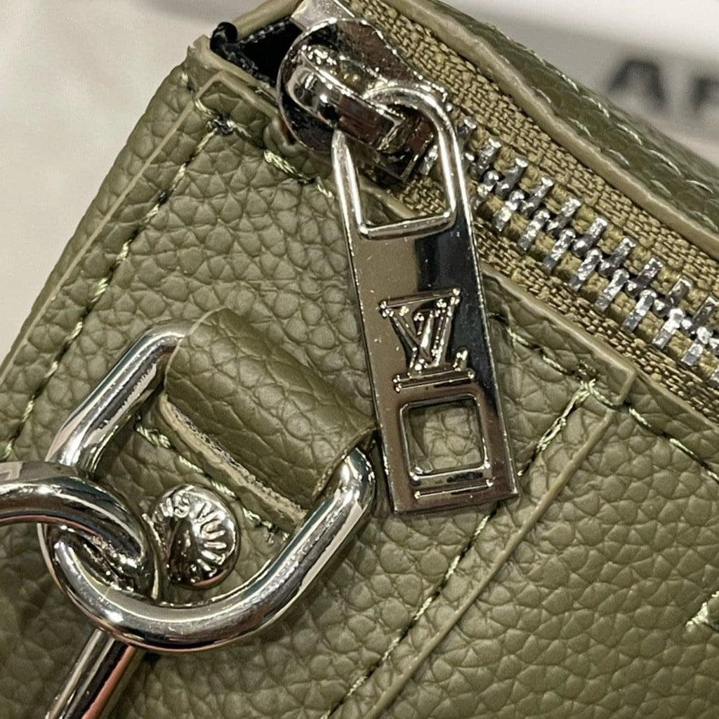 Louis Vuitton M83560 PILOT MINI BAG