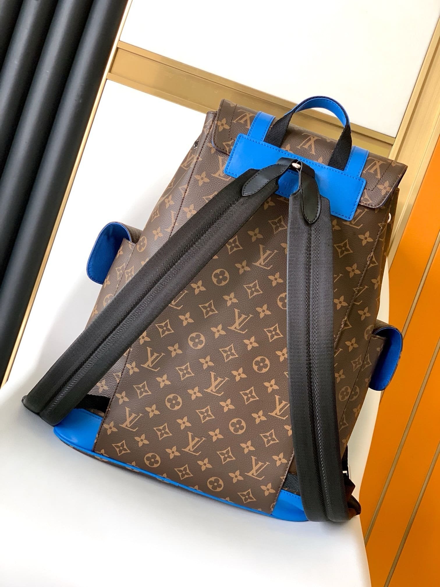 Louis Vuitton M46813 Christopher MM