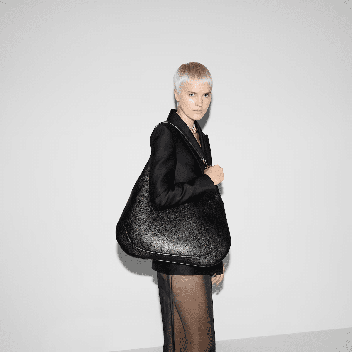 Gucci B medium shoulder bag