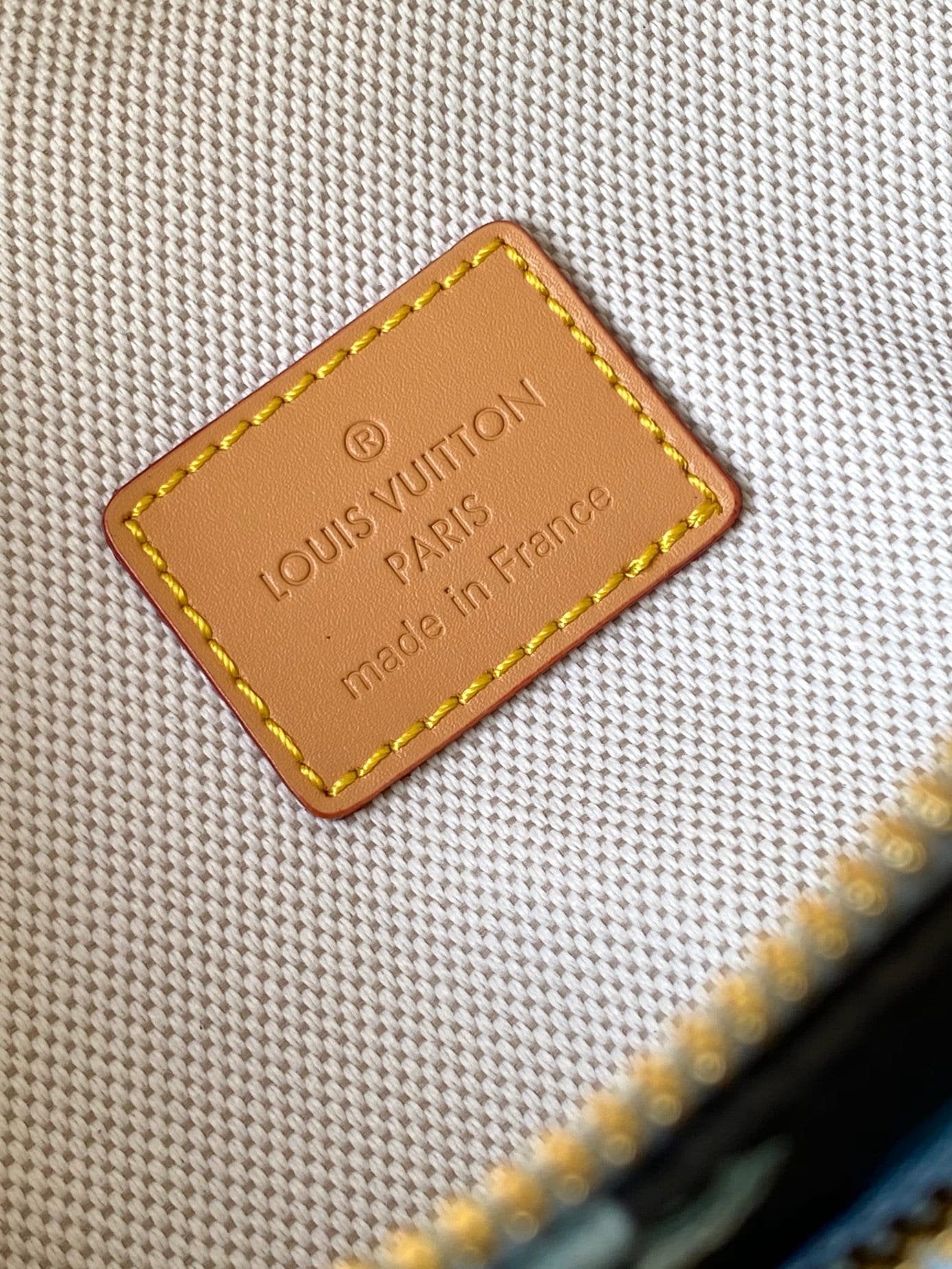Louis Vuitton M24992 Rush Bumbag