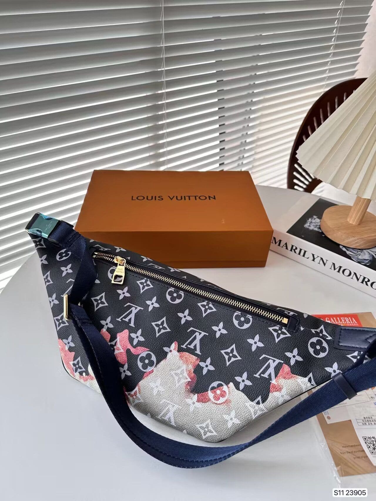 Louis Vuitton Discovery Bumbag PM M23905