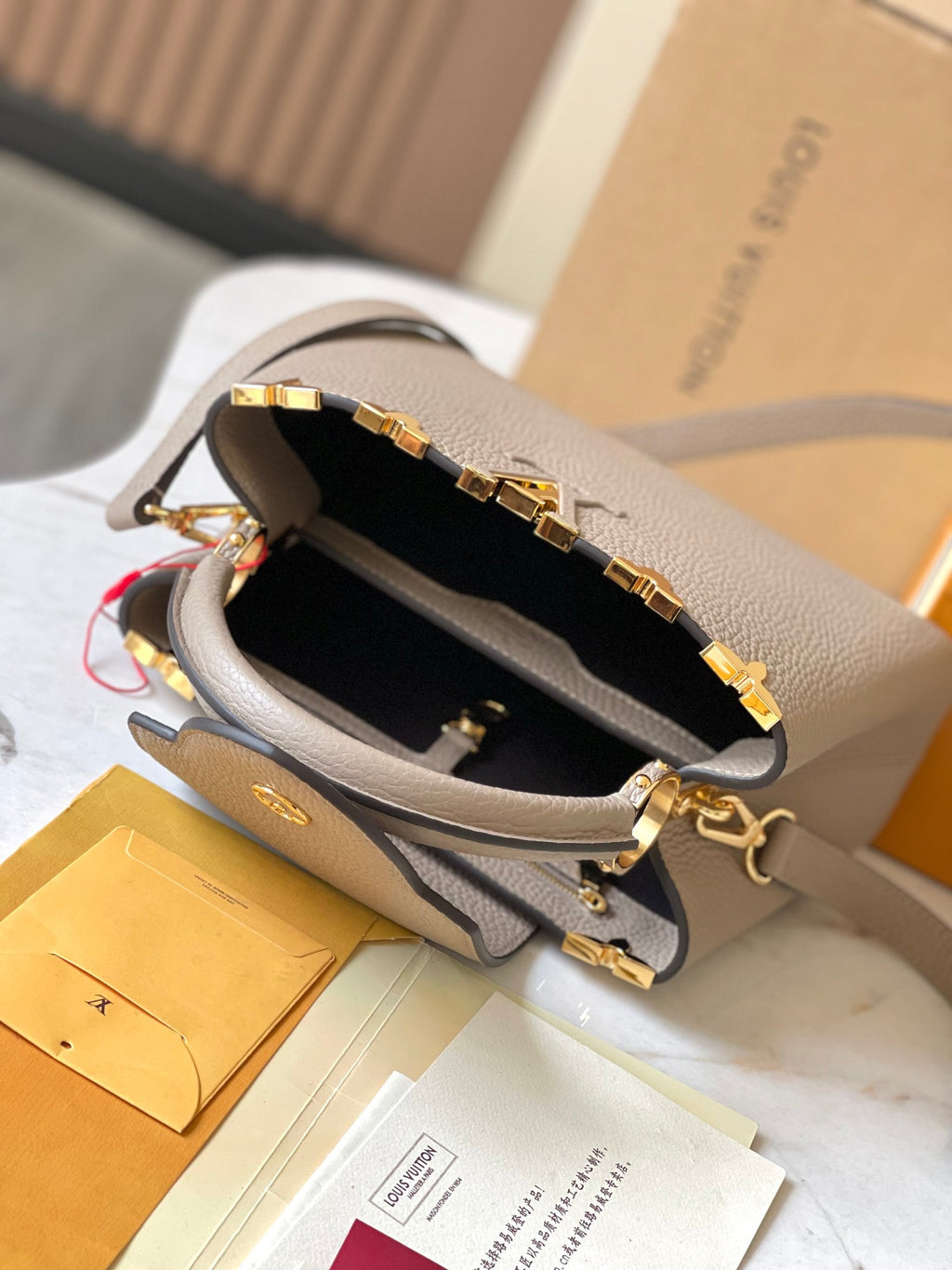 Louis Vuitton M23331 Capucines BB