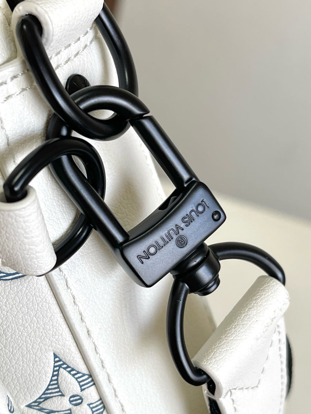 Louis Vuitton M24754 Trio Messenger