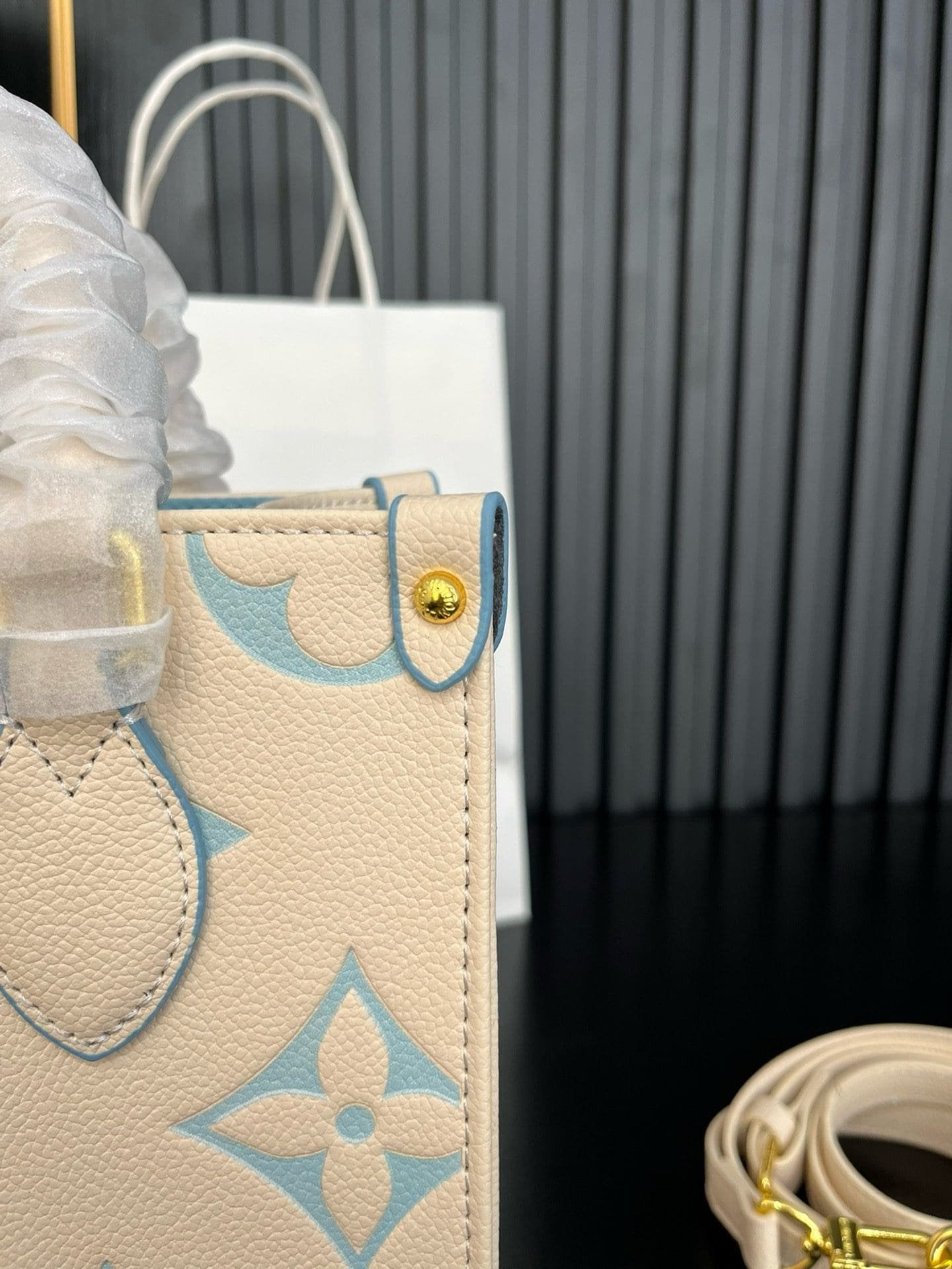 Louis Vuitton OnTheGo PM M46833