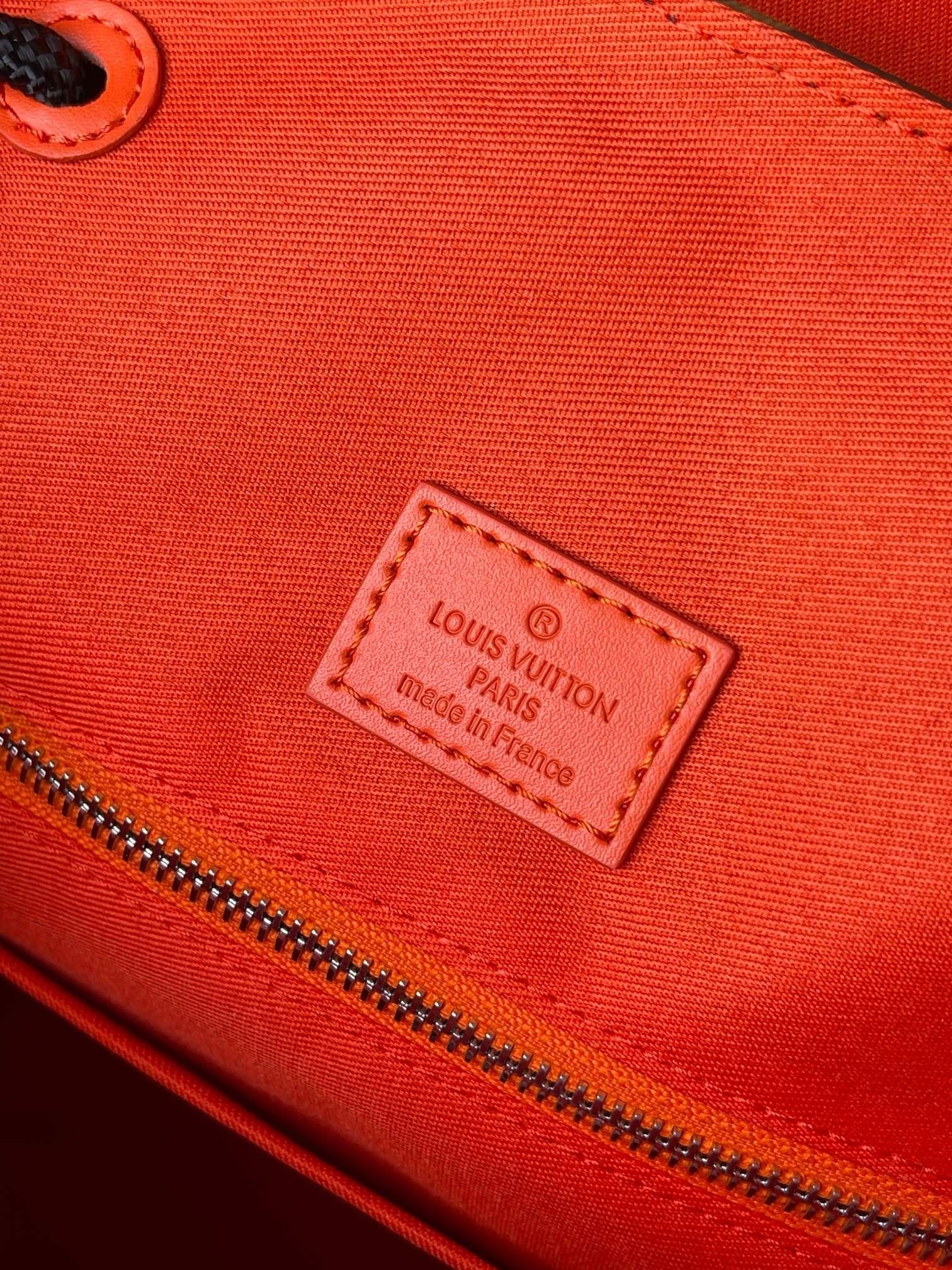 Louis Vuitton M46814 Christopher MM