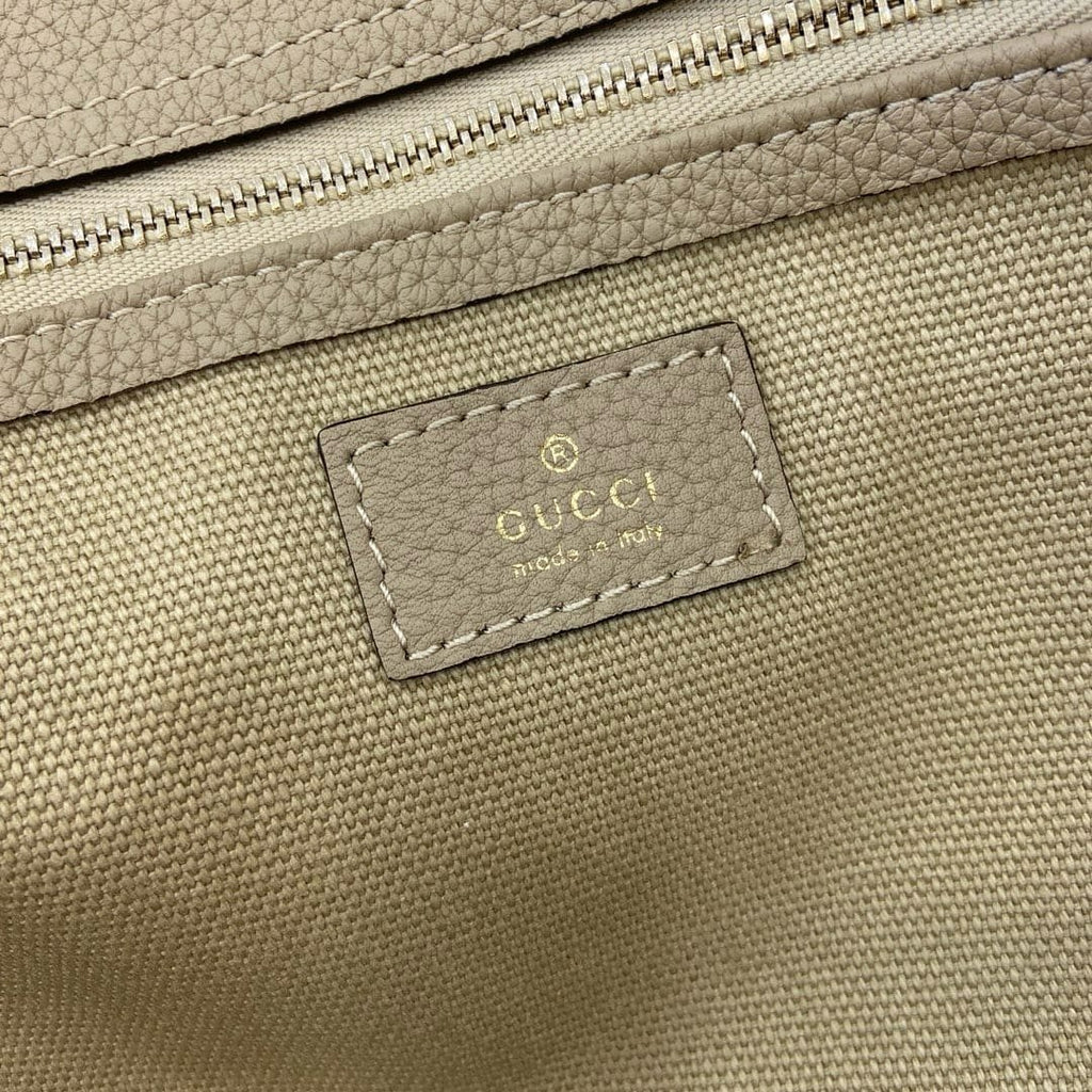 Gucci Medium tote bag with hook closure