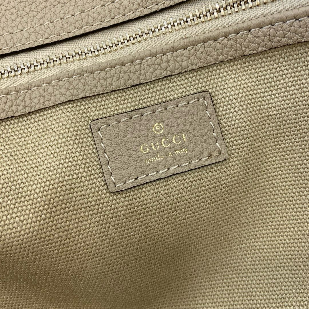 Gucci Medium tote bag with hook closure