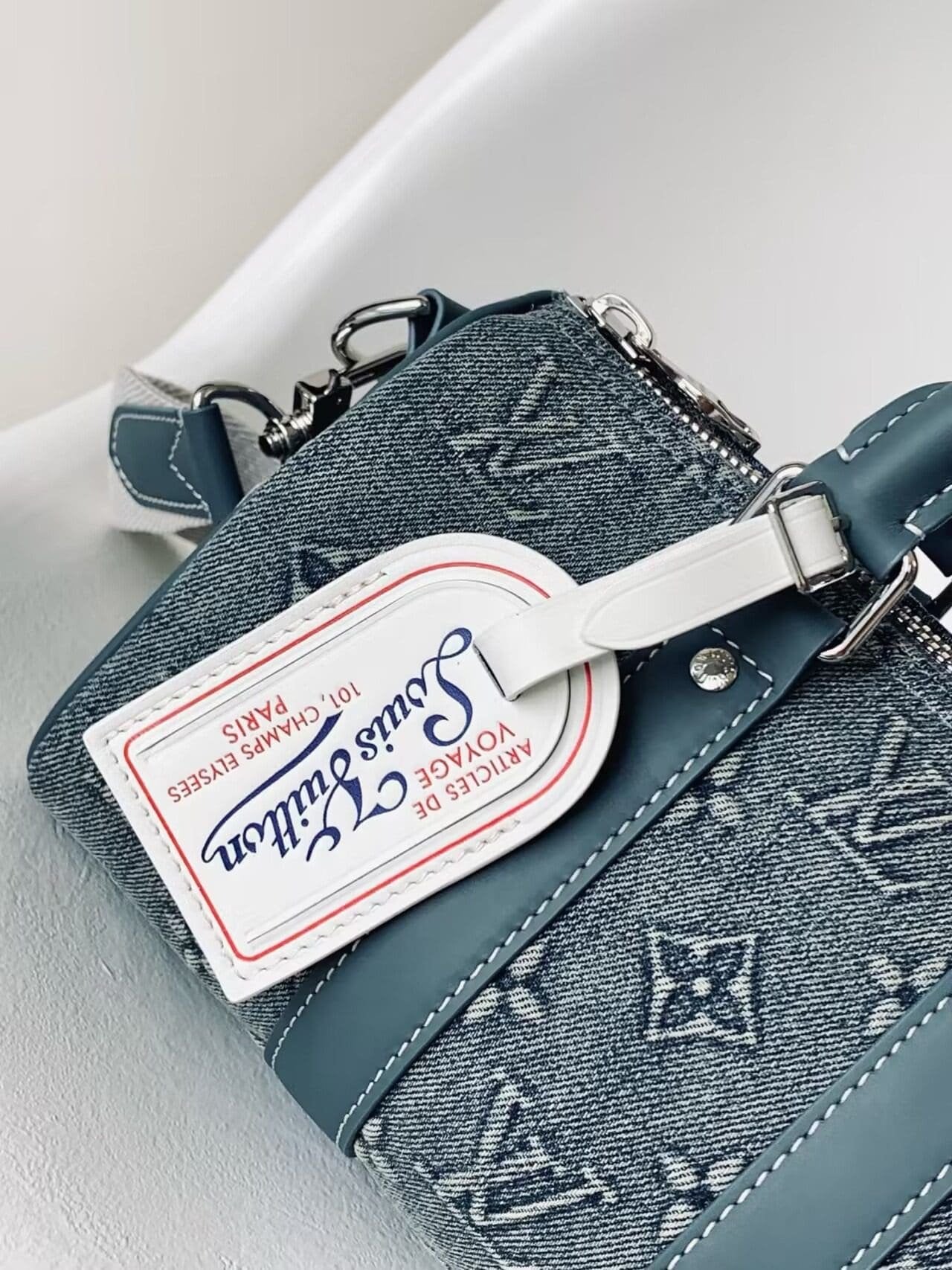 Louis Vuitton M22762 Keepall Bandoulière 25