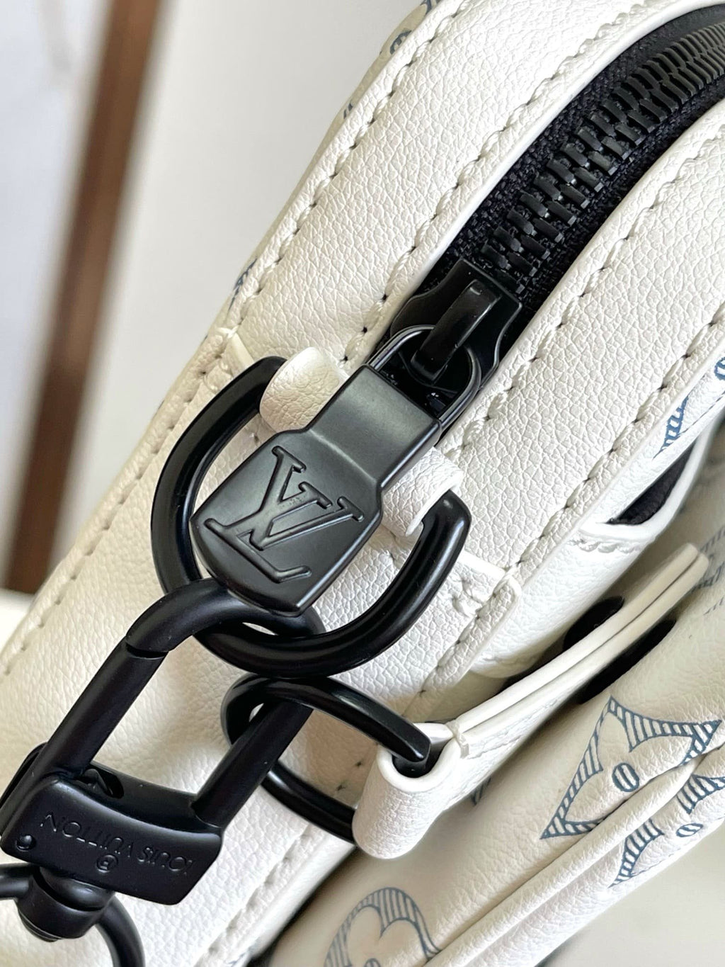 Louis Vuitton M24754 Trio Messenger