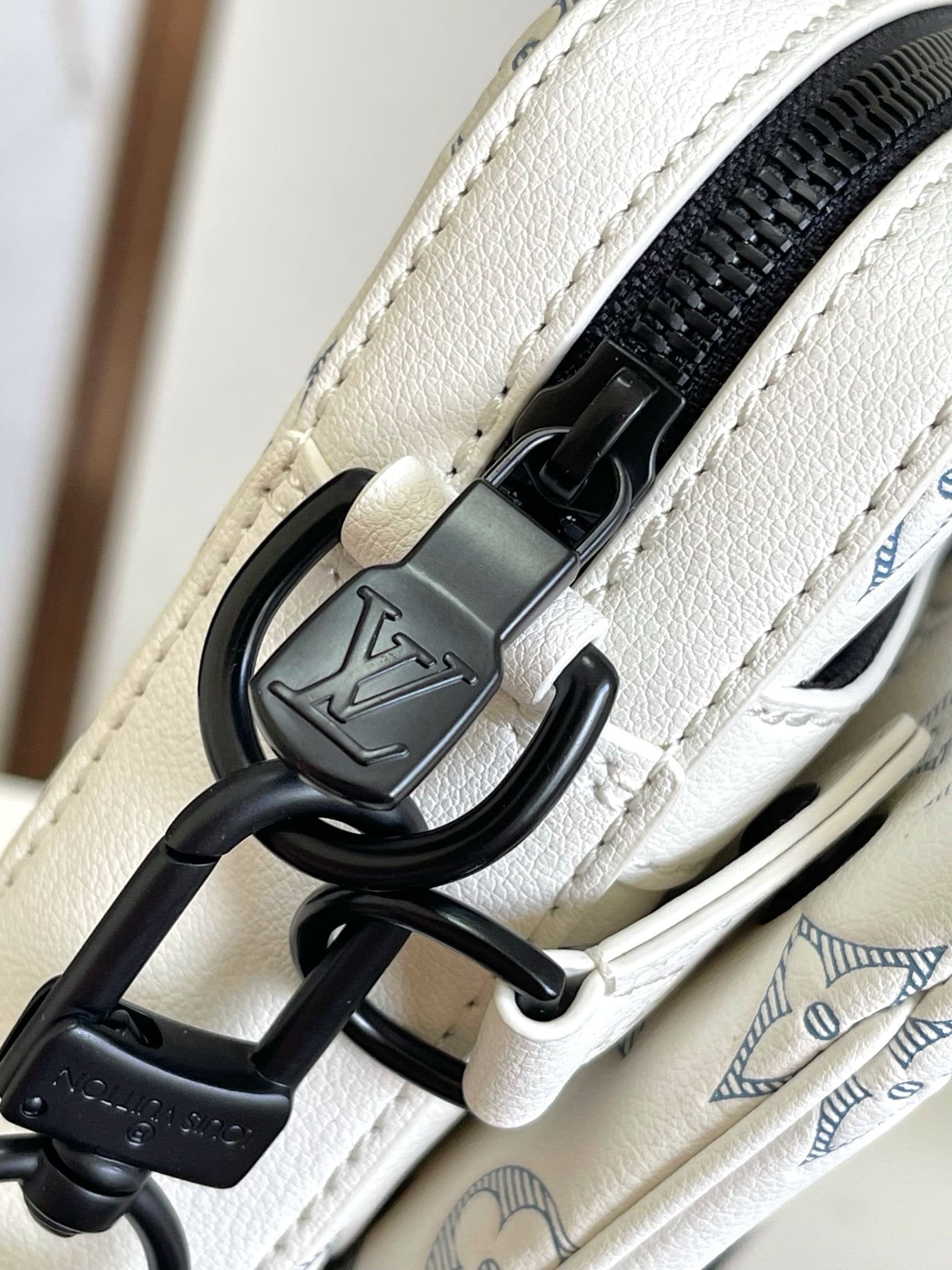 Louis Vuitton M24754 Trio Messenger