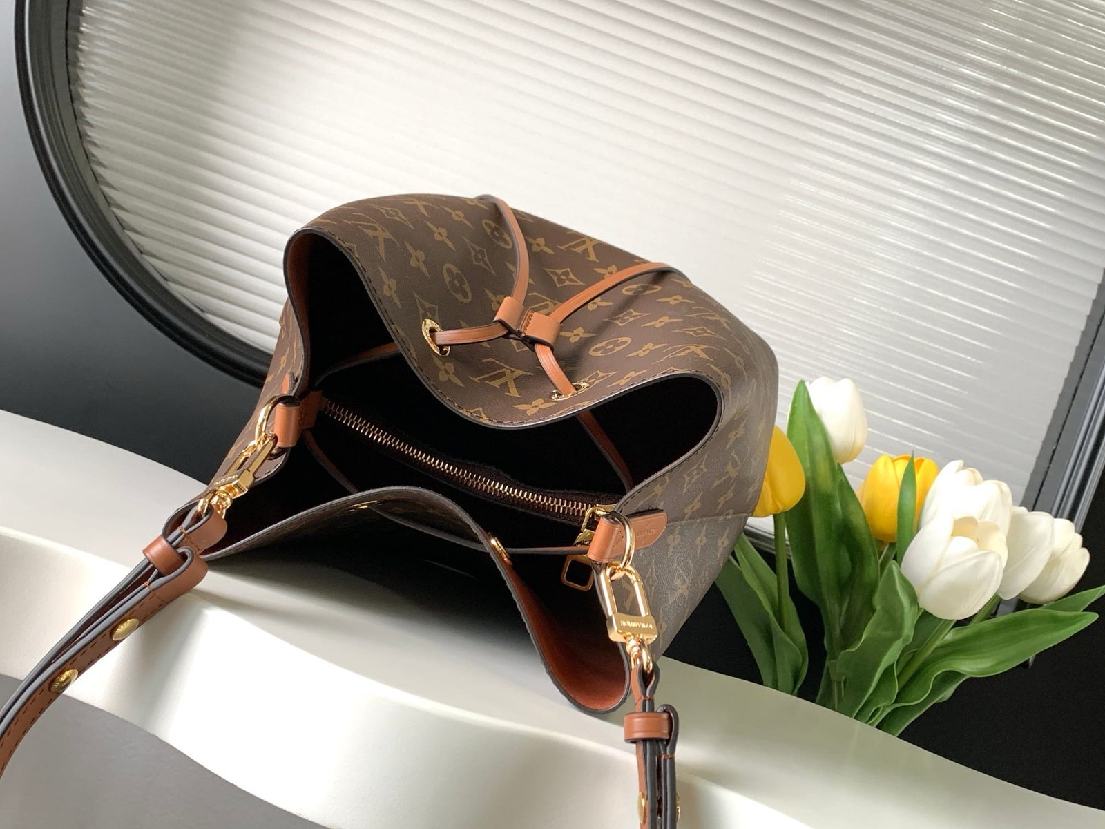 LOUIS VUITTON NéoNoé MM M44887