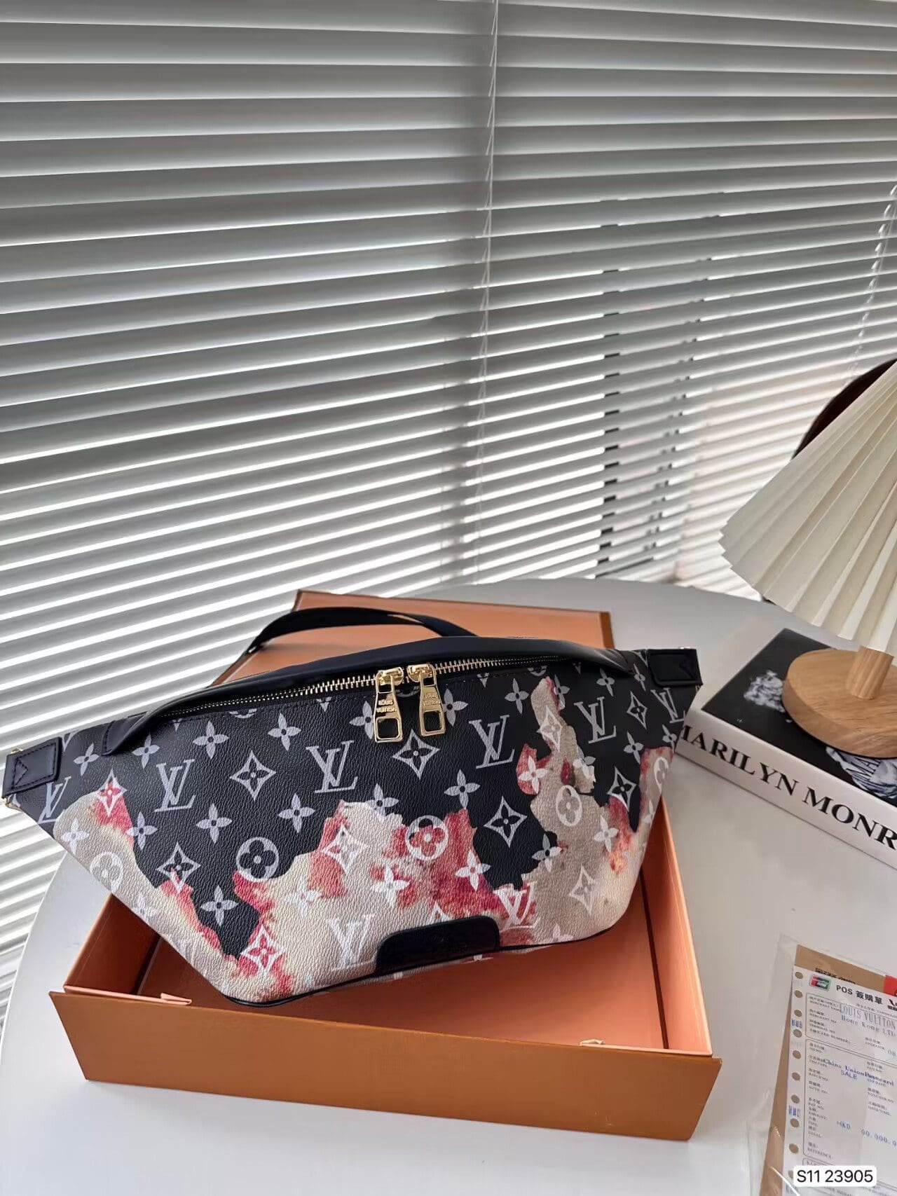 Louis Vuitton Discovery Bumbag PM M23905
