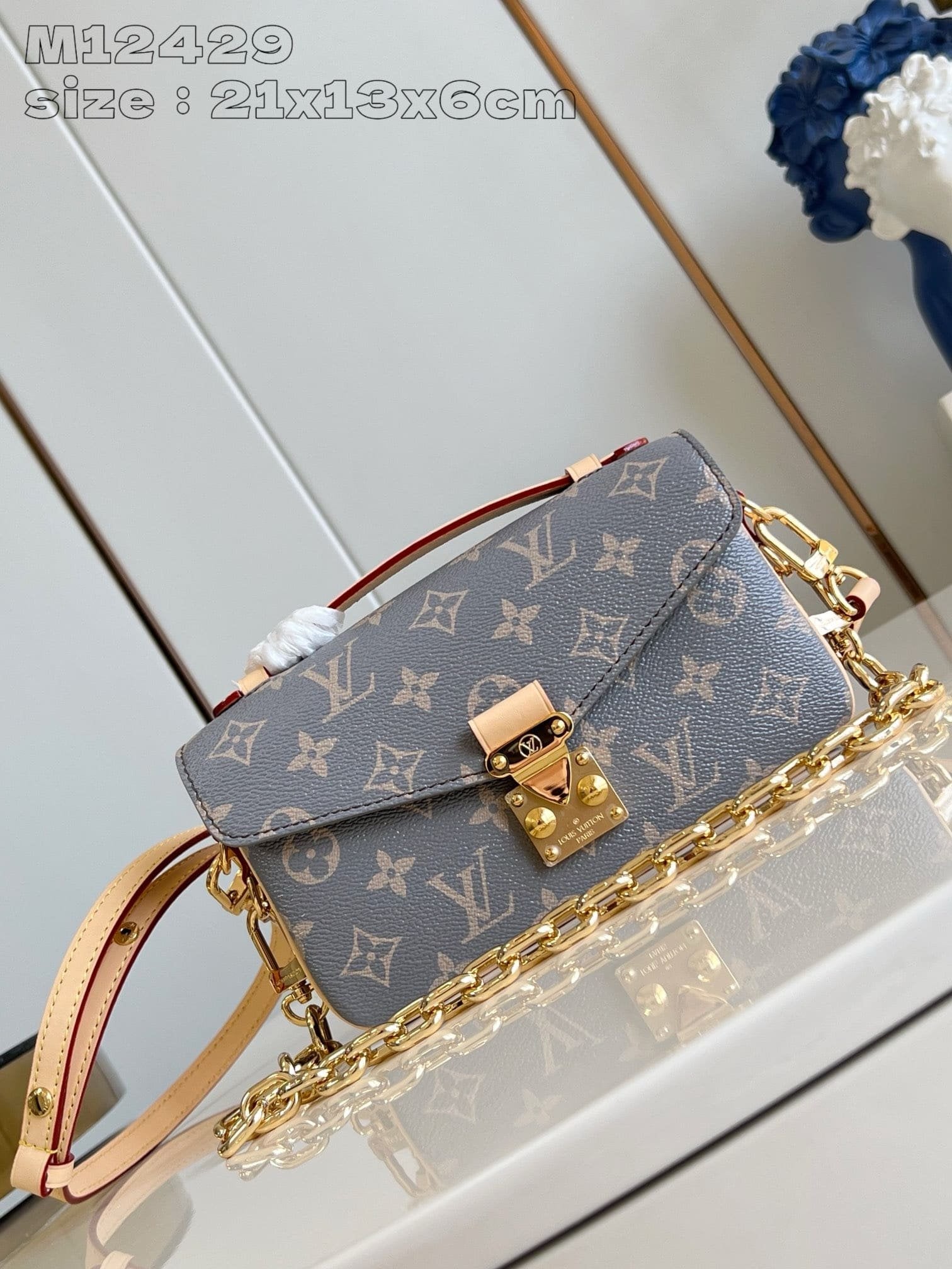 Louis Vuitton M12429 Pochette Métis East West