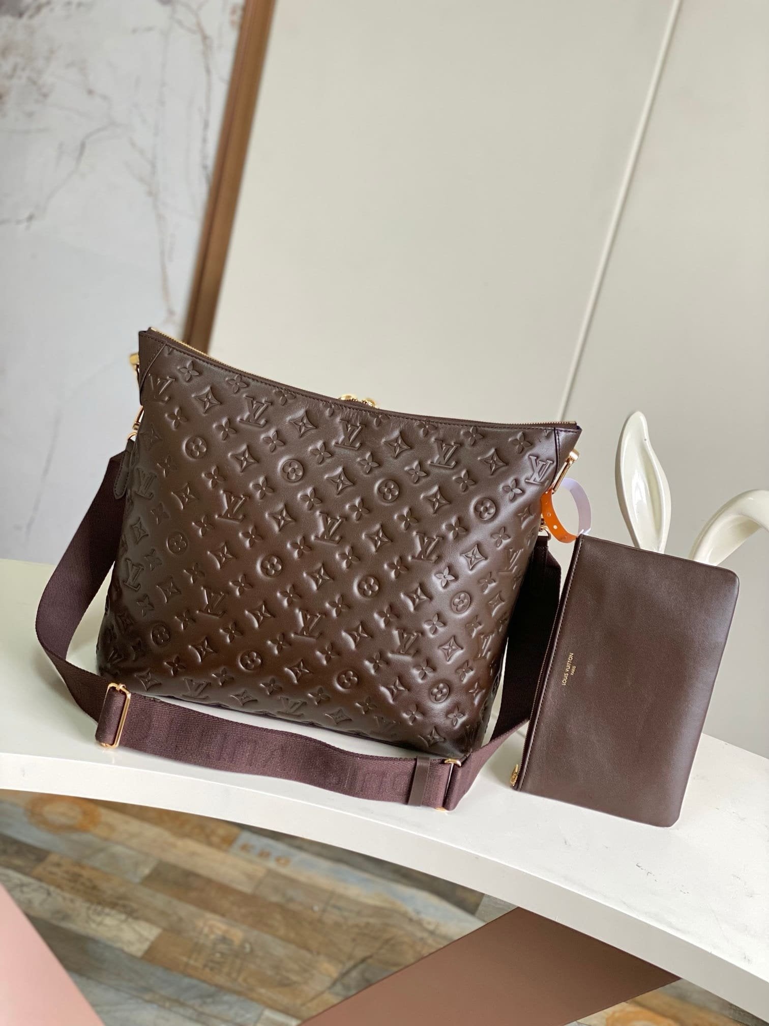 Louis Vuitton M12072 Coussin Hobo MM