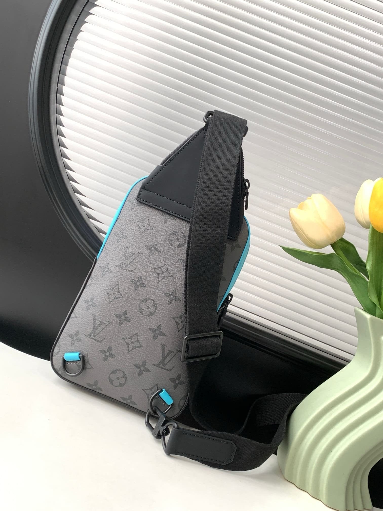 Louis Vuitton M11703 Avenue Slingbag PM