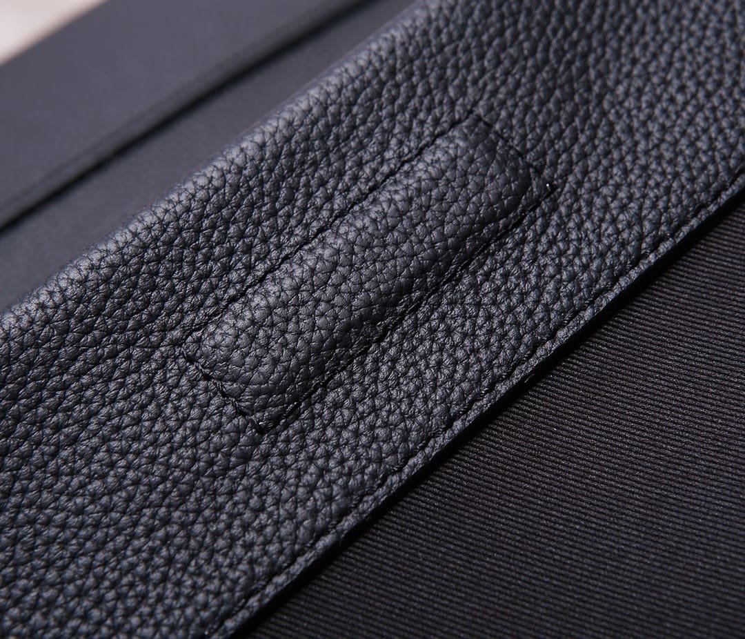 Louis Vuitton M57080 TAKEOFF Messenger Bag