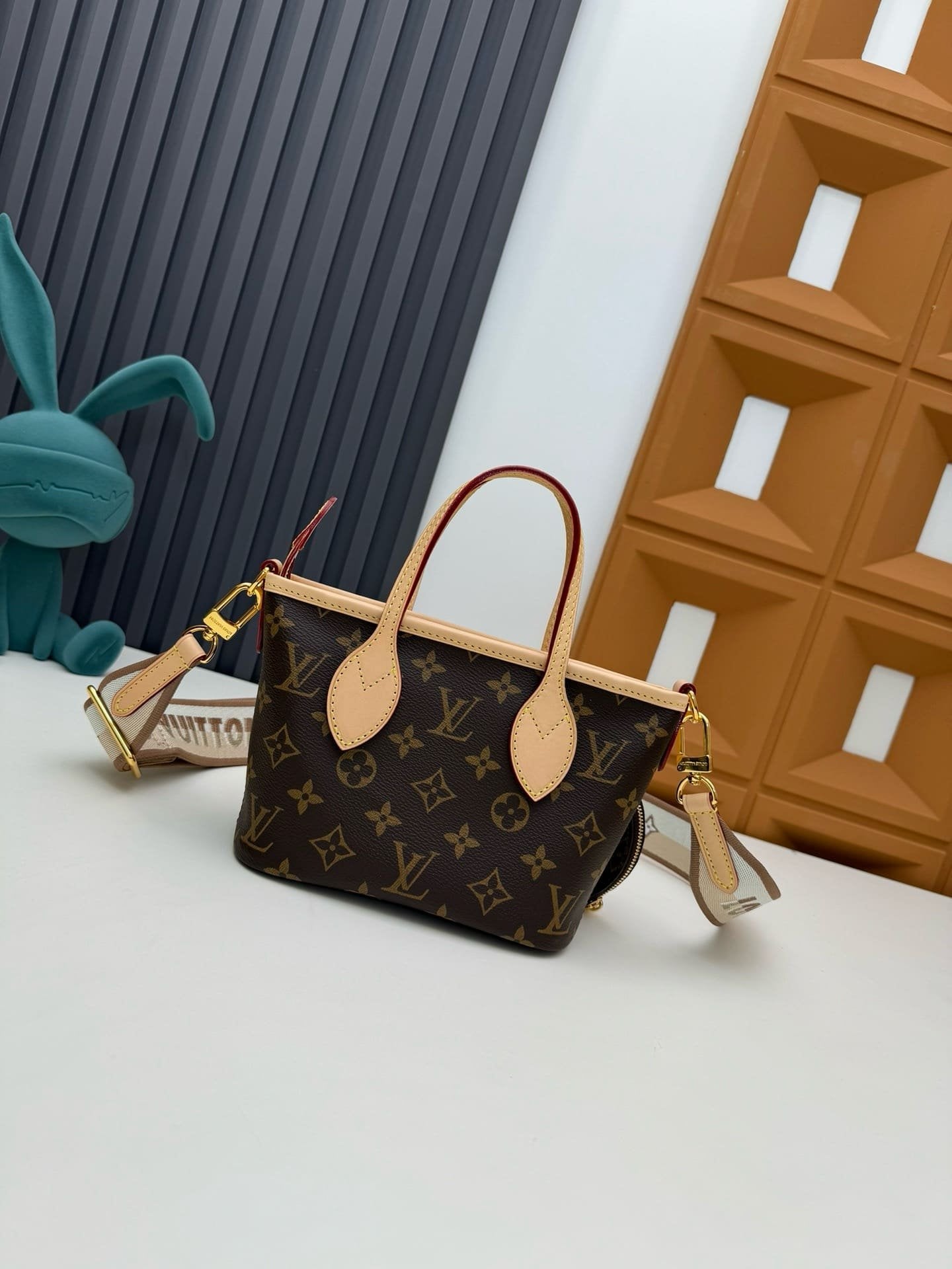 Louis Vuitton Neverfull BB M46705