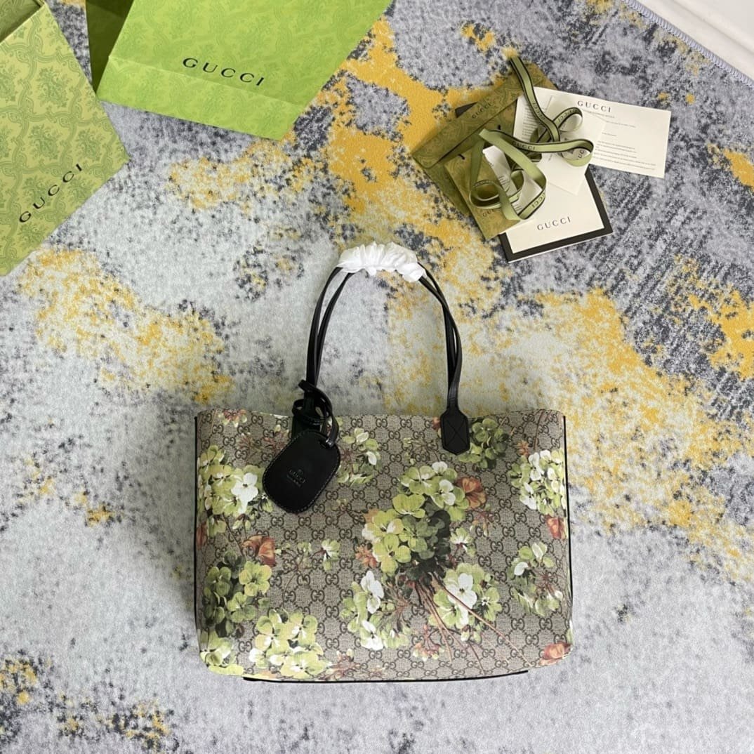 GUCCI  Supreme Monogram Blooms Medium Reversible Tote