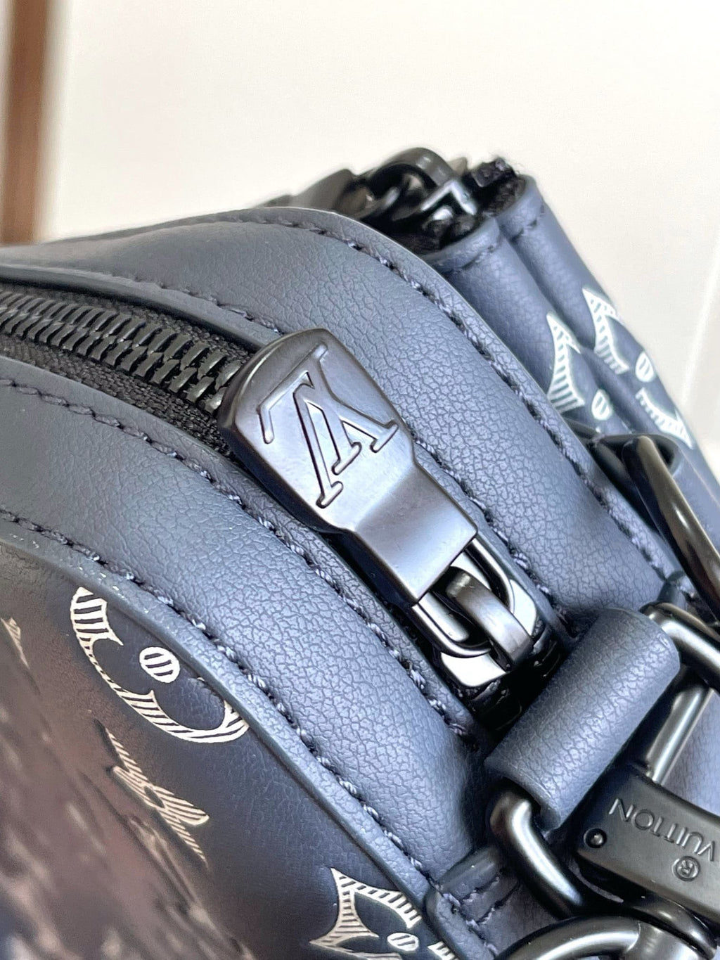 Louis Vuitton M24753 Trio Messenger