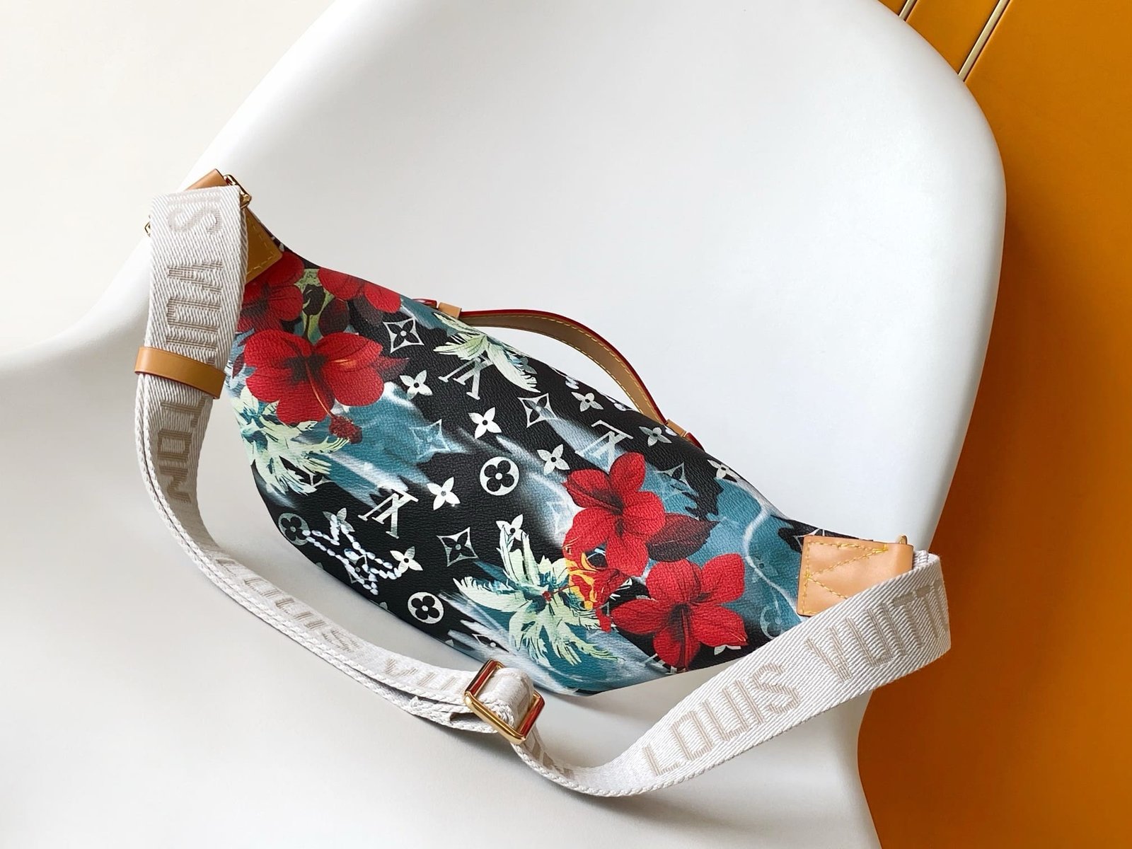 Louis Vuitton M24992 Rush Bumbag
