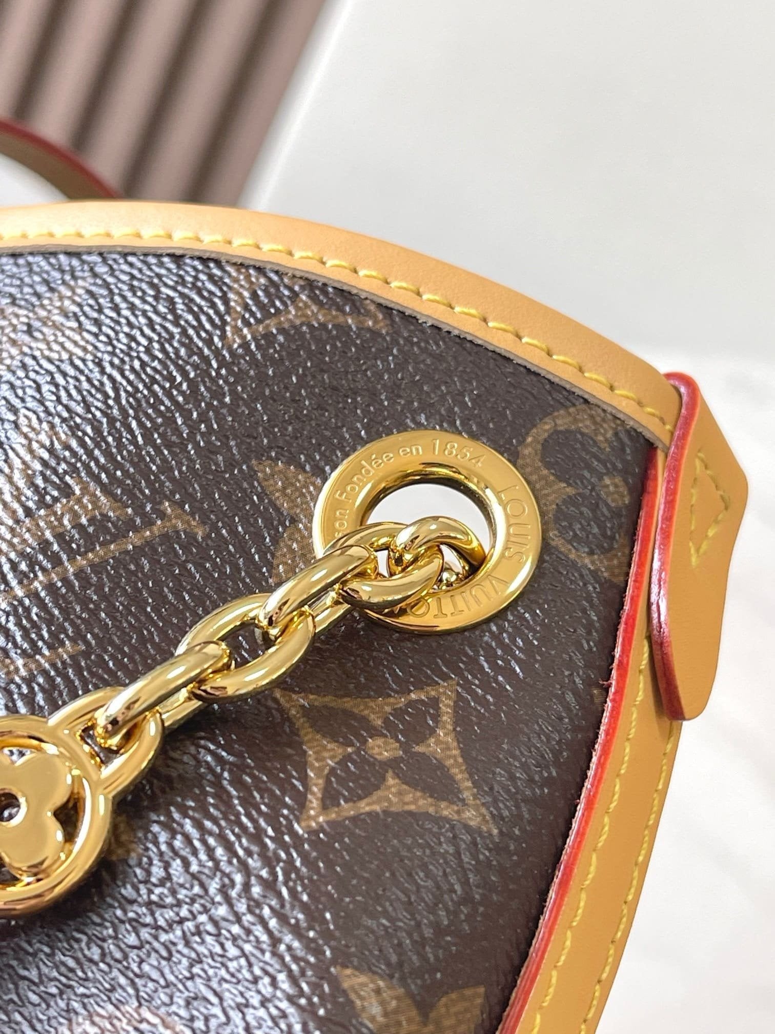 Louis Vuitton M13014 CARRYALL BB Gloves