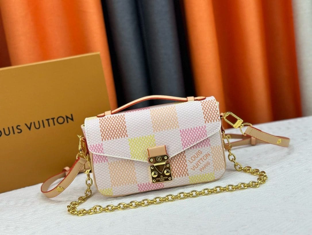 Louis Vuitton Pochette Métis East West