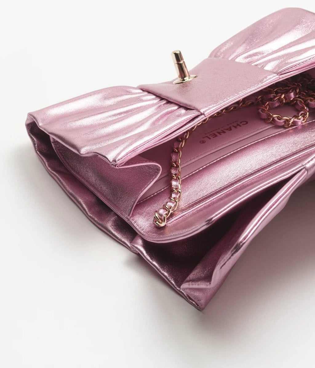 CHANEL Clutch Metallic Lambskin & Gold-Tone Metal Pink