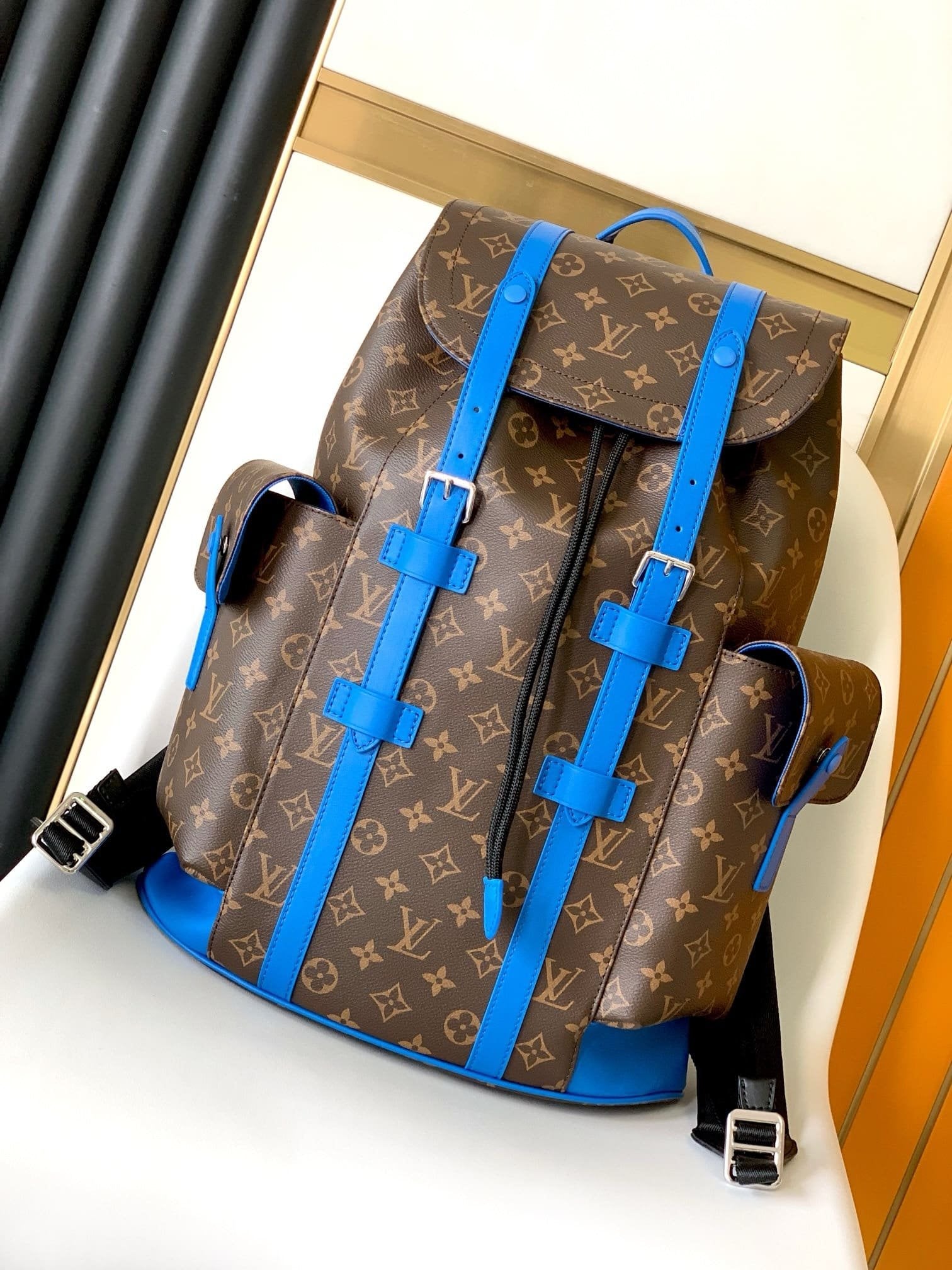 Louis Vuitton M46813 Christopher MM