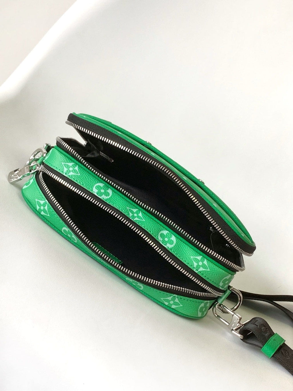 Louis Vuitton M31014 Alpha Messenger