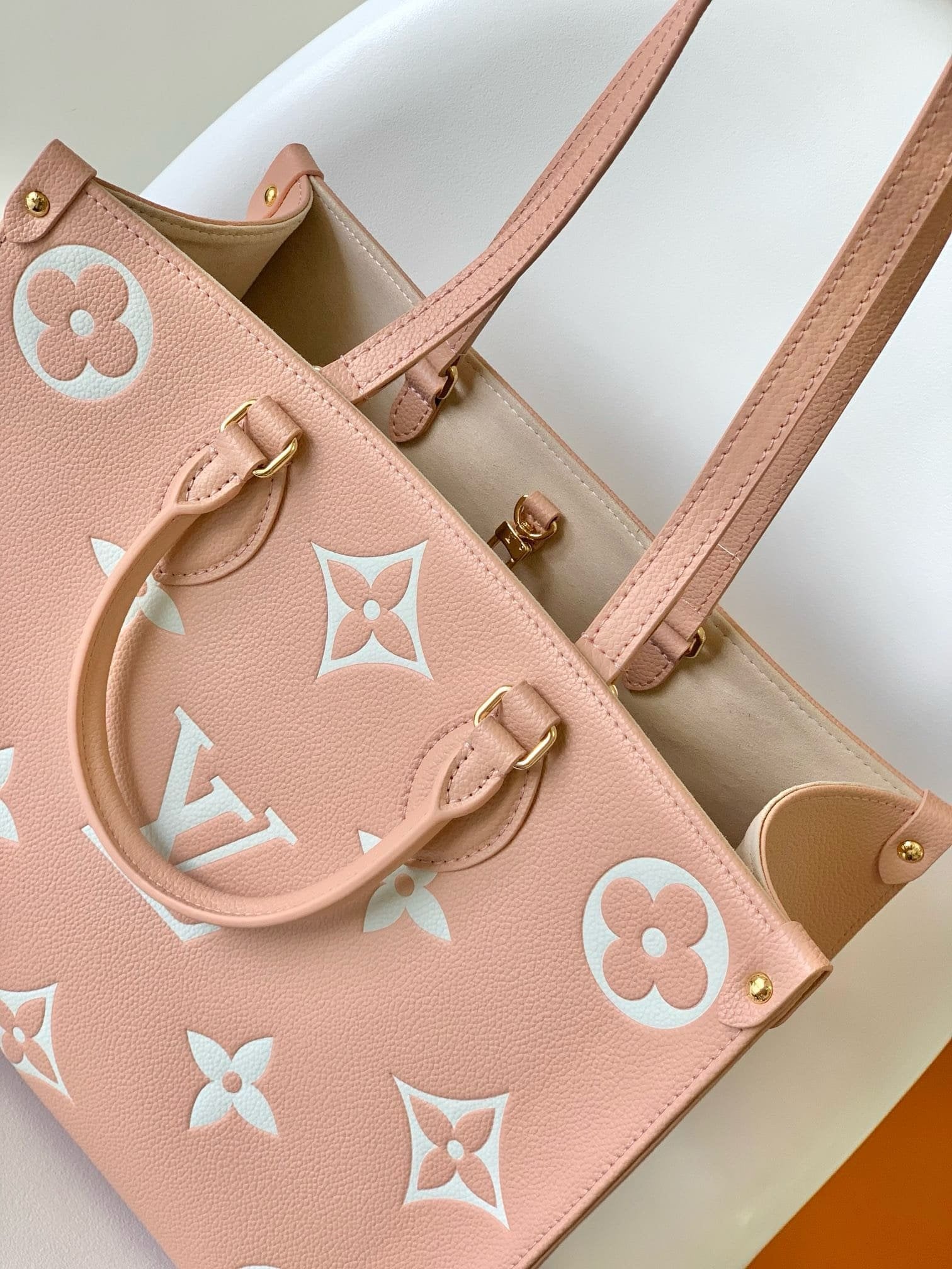 Louis Vuitton OnTheGo MM M46286